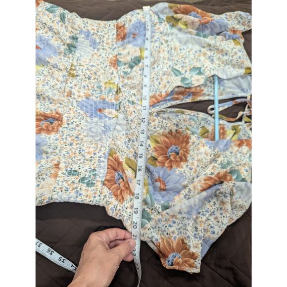 Flirty feminine blouse w/gold butterfly button accents, flutter sleeves, Meraki - Picture 6 of 8